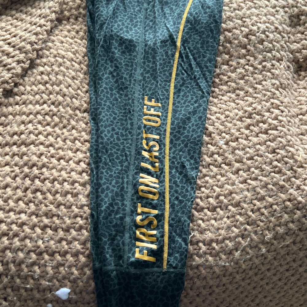 Mons Royale Christy 3/4 Leggings- Wild Things- S - Picture 3 of 5
